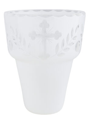 Pahar pentru candelă din sticlă albă, gravată, suflată manual.