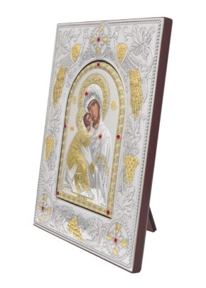 Icoană argintată Maica Domnului Dimensiune 25 x 20 x 2 cm. Icoană cu ramă argintată și pietre roșii, pe suport de lemn, cu picior de sprijin.